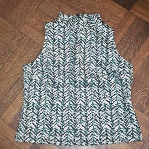 Stretch, turtleneck sleeveless top.